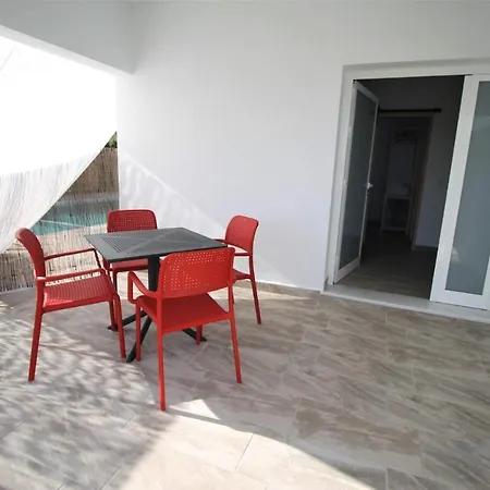 Ishel Trafalgar Apartment *