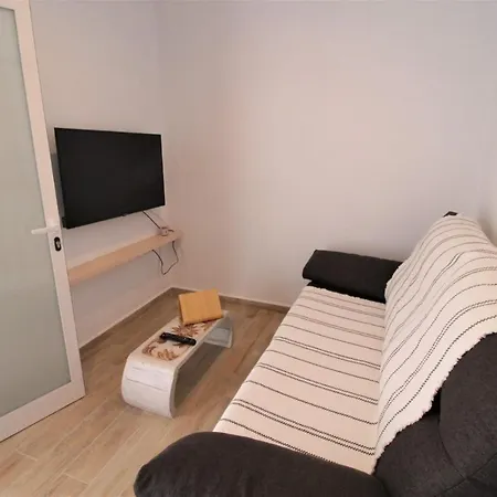 Ishel Trafalgar Apartment Zahora
