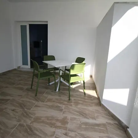 Apartment Ishel Trafalgar Zahora